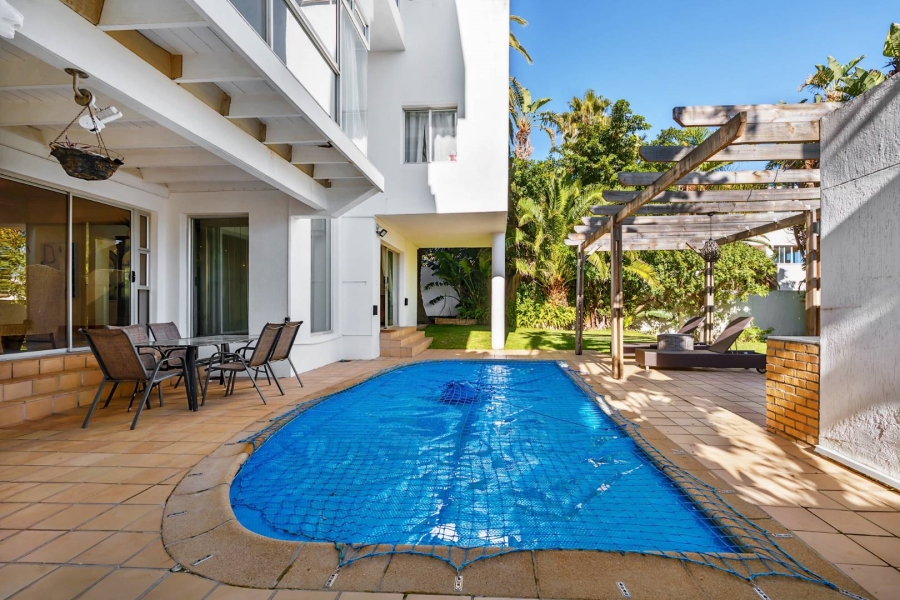 5 Bedroom Property for Sale in Fresnaye Western Cape